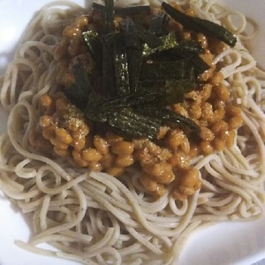 手軽にひとりランチで♪納豆蕎麦